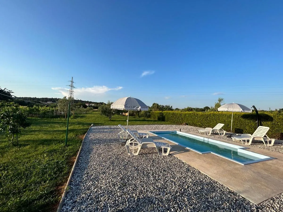 Villa Dora House With Wifi And Outdoor Swimming Pool Pula