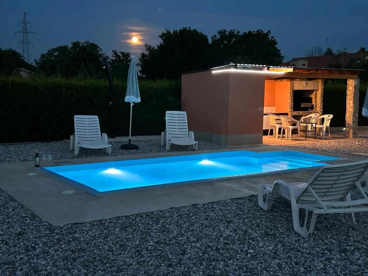 Holiday home Dora House With Wifi And Outdoor Swimming Pool Villa Pula