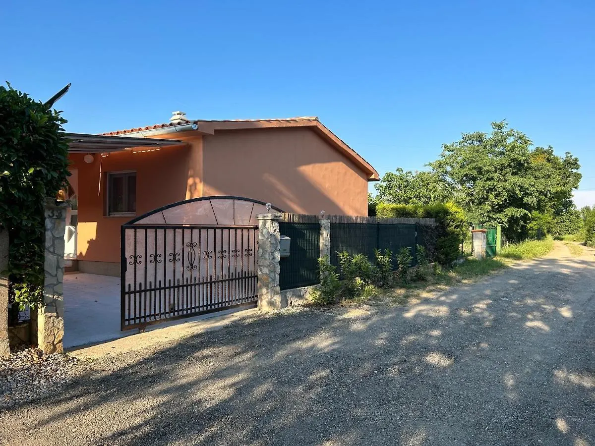 Dora House With Wifi And Outdoor Swimming Pool Vikendica